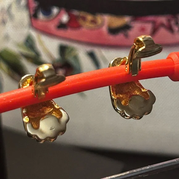 Christian Dior Seashell Clip- On Gold Plated Earrings in Box - Picture 4 of 6